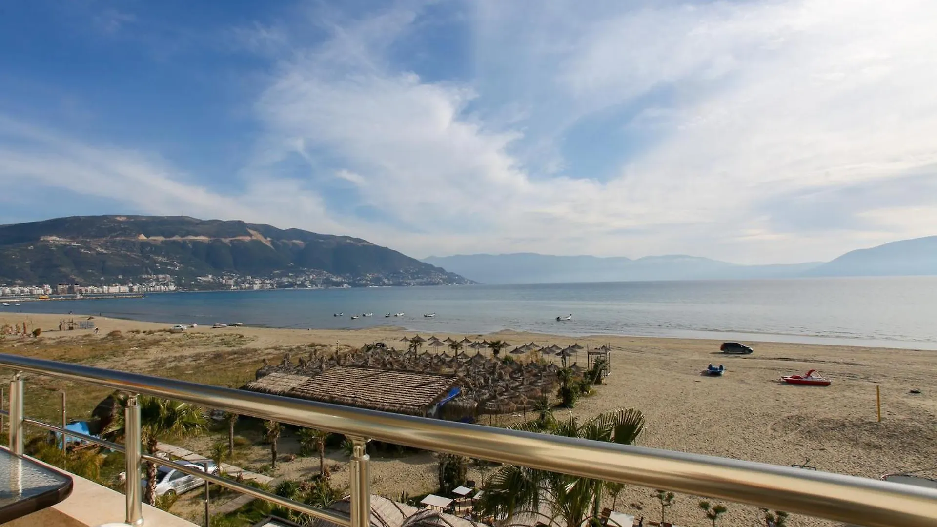 2 Bedroom Coastal Apartment In فلورا 0*,